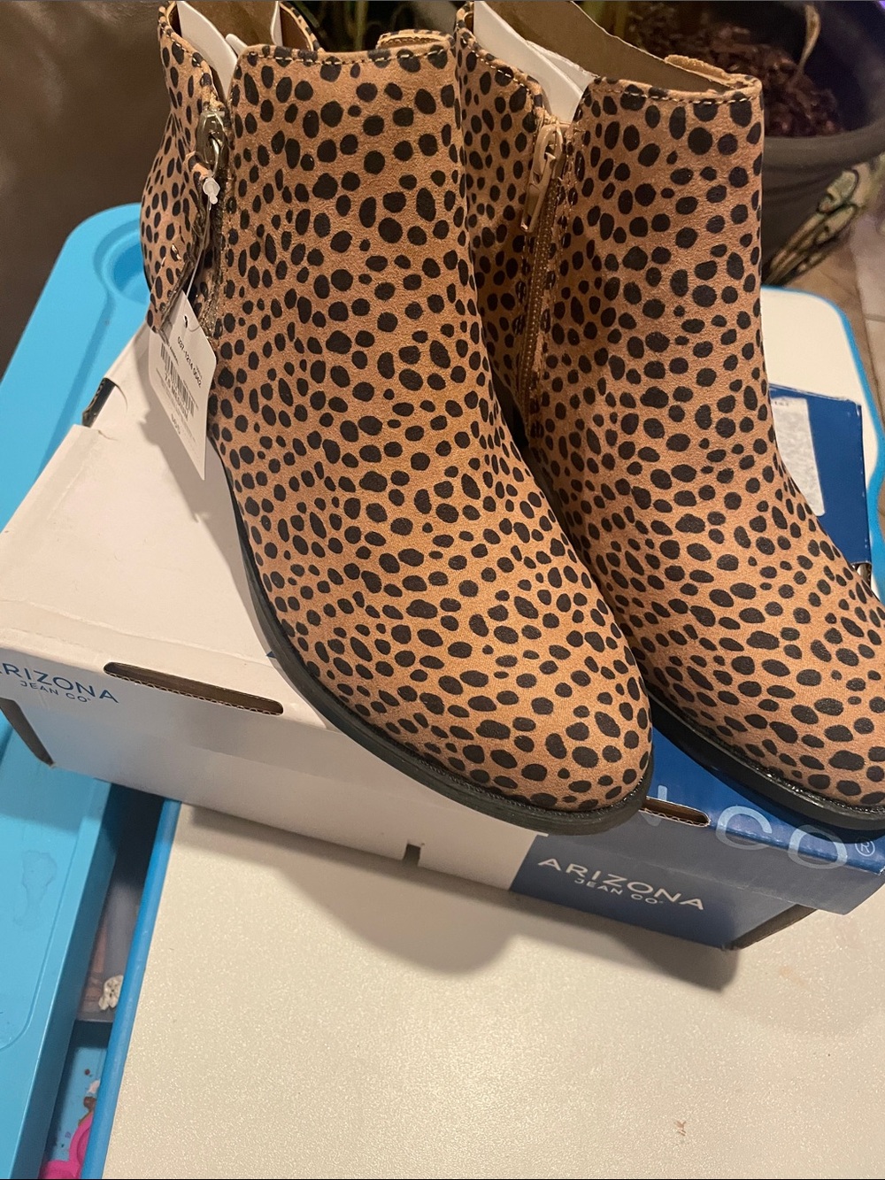 Arizona Jean Company Tan and Black Spotted Ankle Booties